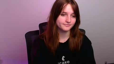 Snapshot of evie_leee chatting on 11.06.25 Evie online show from 11.06.25