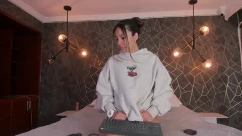 Snapshot of evolette_angels chatting on 09.16.25 EVOLETTE ANGELS online show from 09.16.25