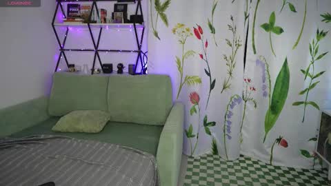 Snapshot of exe_cutie chatting on 09.08.25 Mary online show from 09.08.25