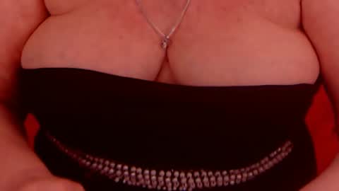 Snapshot of experiencedalana chatting on 01.01.25 Alana online show from 01.01.25