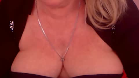 Snapshot of experiencedalana chatting on 01.02.25 Alana online show from 01.02.25