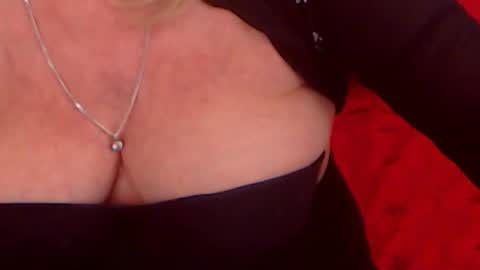 Snapshot of experiencedalana chatting on 01.19.25 Alana online show from 01.19.25