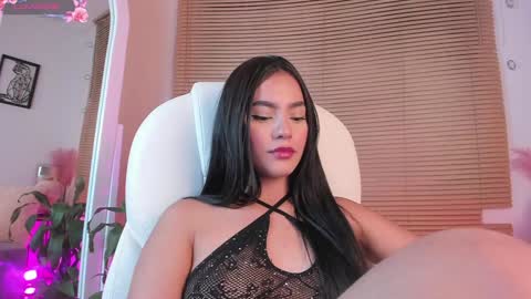 Snapshot of eyleen_lee_ chatting on 01.12.25 Eyleen online show from 01.12.25