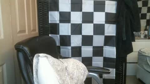 Ezra Naamah online show from 02.27.25