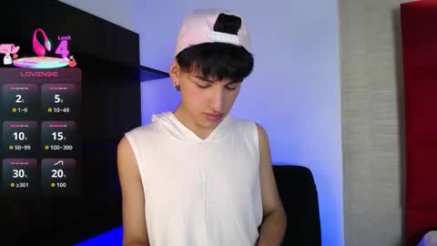 Snapshot of ezra_storm chatting on 09.10.25 Juan online show from 09.10.25