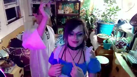 Snapshot of faewildflower chatting on 10.14.25 faewildflower online show from 10.14.25