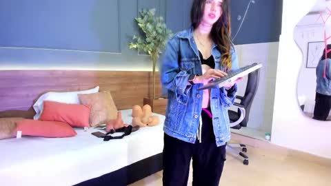 Megan    630  1330 -5 online show from 10.21.25