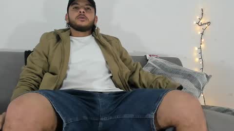 Snapshot of favid95 chatting on 01.13.25 favid95 online show from 01.13.25