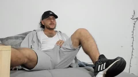 Snapshot of favid95 chatting on 02.24.25 favid95 online show from 02.24.25