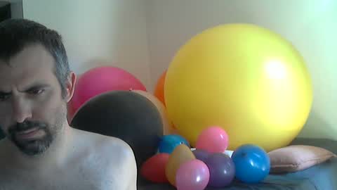 Snapshot of fedeglobos chatting on 01.04.25 fedeGLOBOS online show from 01.04.25
