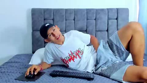 Snapshot of felipehot_gonzales chatting on 10.16.25 felipehot_gonzales online show from 10.16.25