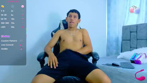 Snapshot of felipehot_gonzales chatting on 10.23.25 felipehot_gonzales online show from 10.23.25