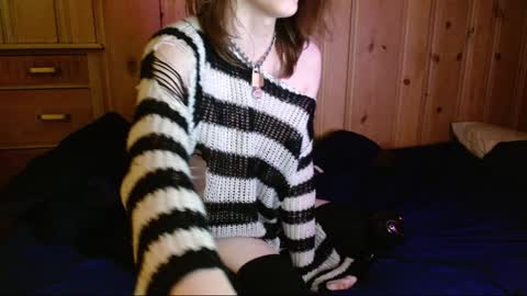 Snapshot of femboyflowers chatting on 01.25.25 femboyflowers online show from 01.25.25