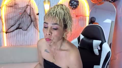 Snapshot of ferchis_conejita_tp chatting on 10.16.25 Ferchis online show from 10.16.25