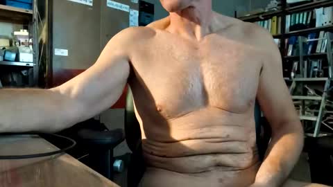 Snapshot of fergi1999 chatting on 10.12.25 fergi1999 online show from 10.12.25