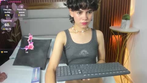 Snapshot of fernanda_indie chatting on 12.17.24 F E R N A N D A online show from 12.17.24