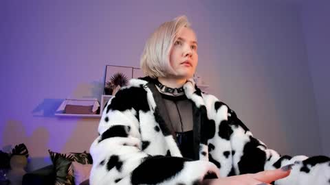 Snapshot of fetishrey chatting on 12.22.24 Rey online show from 12.22.24