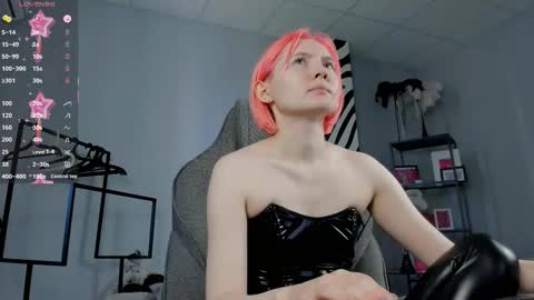 Snapshot of fetishrey chatting on 09.13.25 Rey online show from 09.13.25
