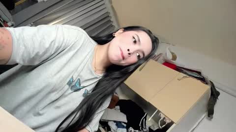 Snapshot of filipina_demure chatting on 10.17.25 Sandy online show from 10.17.25