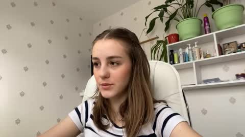 Snapshot of fionapiccard chatting on 11.20.25 Keite wanna play Meow online show from 11.20.25