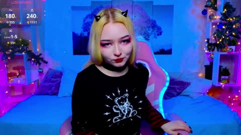 Snapshot of flaircorell chatting on 01.06.25 Sophie online show from 01.06.25