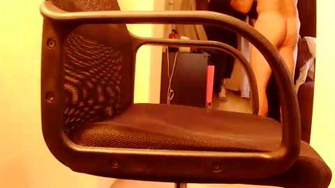 Snapshot of fllv0082 chatting on 10.30.25 Come in and See online show from 10.30.25