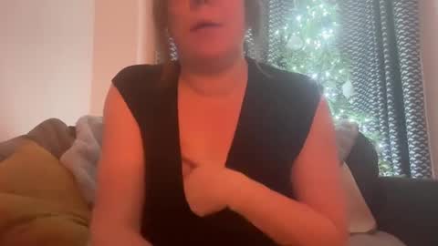 Snapshot of flossyishot chatting on 12.26.24 flossyishot online show from 12.26.24