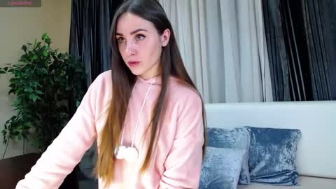 Snapshot of flouvet chatting on 09.14.25 Flouvet online show from 09.14.25