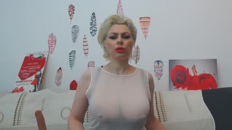 Snapshot of forever_barbie chatting on 02.18.25 Adana online show from 02.18.25