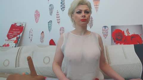 Snapshot of forever_barbie chatting on 02.19.25 Adana online show from 02.19.25