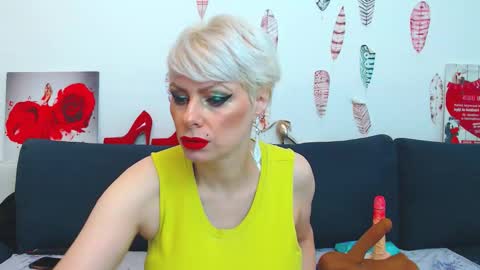 Snapshot of forever_barbie chatting on 10.05.25 Adana online show from 10.05.25