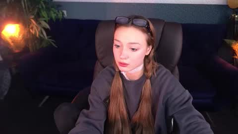 Snapshot of foxymayy chatting on 10.16.25 Maya online show from 10.16.25