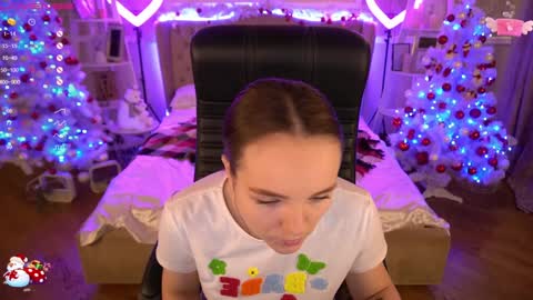 Snapshot of foxyshyyy chatting on 01.04.25 Inna online show from 01.04.25