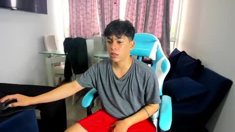 Snapshot of franco_rizzo01 chatting on 02.08.25 frank online show from 02.08.25