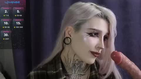 Snapshot of fraulein_mooon chatting on 12.09.24 Asya UwU online show from 12.09.24