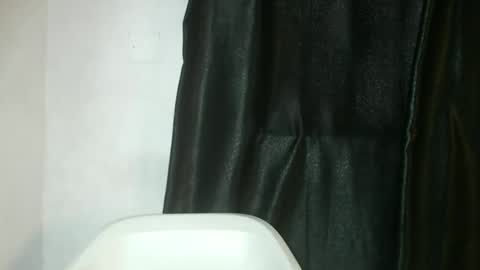 frekkymorelle online show from 02.18.25