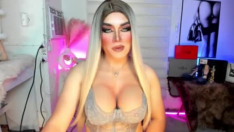 Snapshot of freya_lovestocum chatting on 09.23.25 Miss Frea  online show from 09.23.25