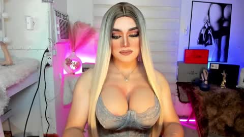 Snapshot of freya_lovestocum chatting on 09.25.25 Miss Frea  online show from 09.25.25