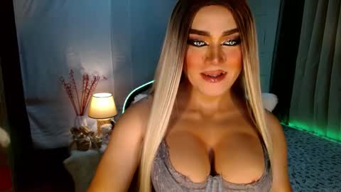 Snapshot of freya_lovestocum chatting on 10.14.25 Miss Frea  online show from 10.14.25