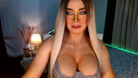 Snapshot of freya_lovestocum chatting on 10.14.25 Miss Frea  online show from 10.14.25