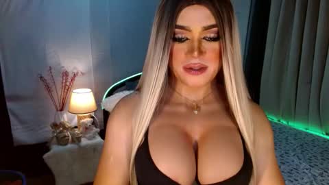 Snapshot of freya_lovestocum chatting on 10.17.25 Miss Frea  online show from 10.17.25