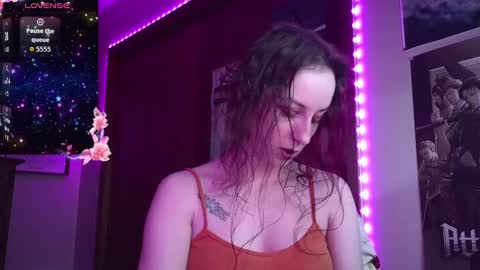 Snapshot of freythegemini chatting on 10.01.25 FreyaTheGemini online show from 10.01.25