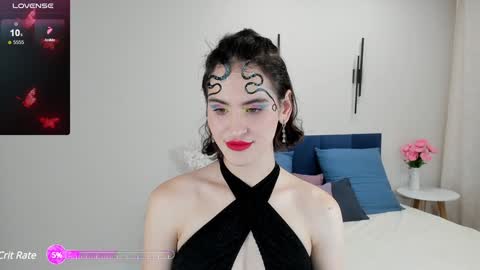 Snapshot of fridacure chatting on 12.08.24 Frida online show from 12.08.24