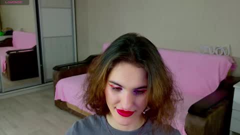 Snapshot of fridacure chatting on 01.04.25 Frida online show from 01.04.25