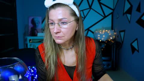 Snapshot of fridatander chatting on 12.26.24 Frida Tander online show from 12.26.24