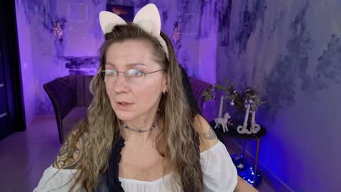 Snapshot of fridatander chatting on 12.28.24 Frida Tander online show from 12.28.24