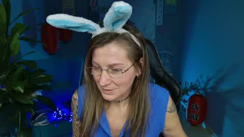 Snapshot of fridatander chatting on 12.31.24 Frida Tander online show from 12.31.24