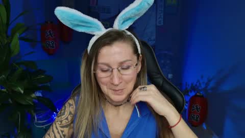 Snapshot of fridatander chatting on 12.31.24 Frida Tander online show from 12.31.24