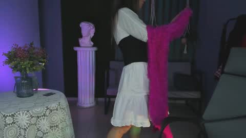 Snapshot of fridatander chatting on 01.08.25 Frida Tander online show from 01.08.25