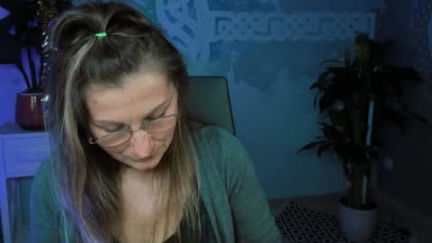 Snapshot of fridatander chatting on 01.15.25 Frida Tander online show from 01.15.25